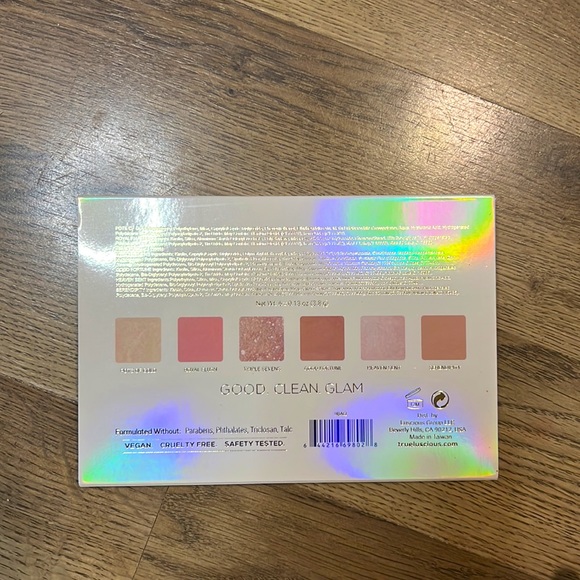 TRUE + LUSCIOUS Lucky Glow Palette - Picture 4 of 7